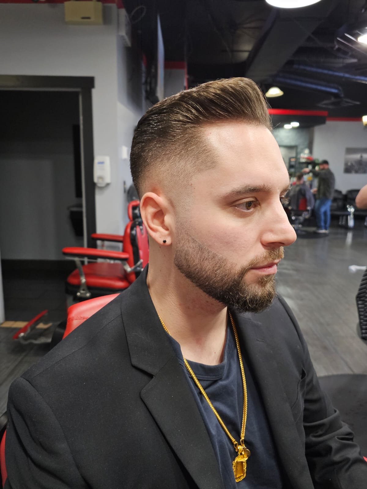 maintaining sharp men’s haircut at home with barber-approved techniques